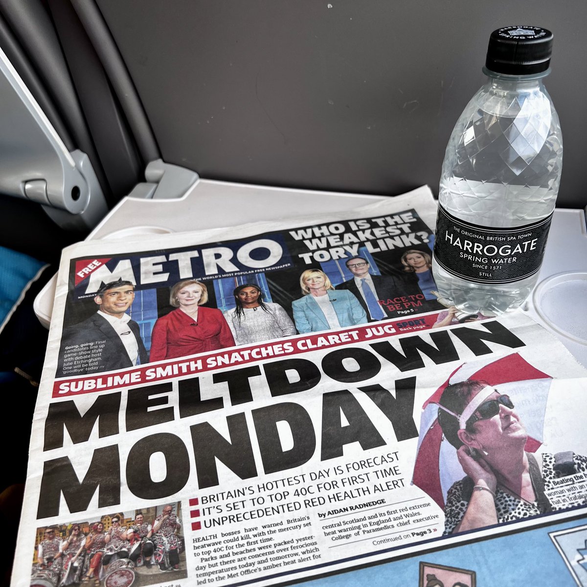 Blogsbyfa's tweet image. Very impressed with the @LNER services. Hats off to the marvellous staff for tackling the situation so well despite the extreme weather conditions &amp;amp; train delays. Fantastic customer service too! #Edinburgh #York #Peterborough