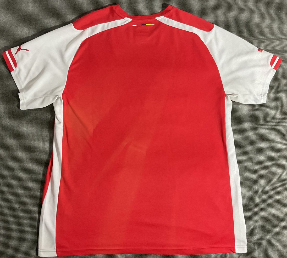 11. 

Arsenal FC (London, England)
Home jersey 2014-15
Puma