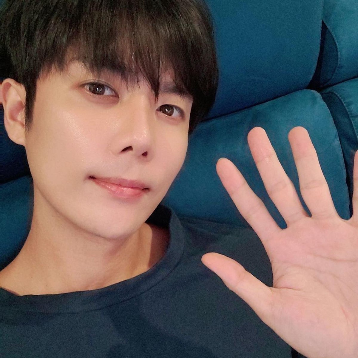 queenmidalah's tweet photo. As close as it’s going to get this month… #triplesselcaday #KimHyunJoong #HeoYoungSaeng #KimKyuJong #ParkJungMin #KimHyungJun #SS501 #DoubleS301 #TripleSOfSS501FOREVER #TripleS https://t.co/sRzkozuOwu