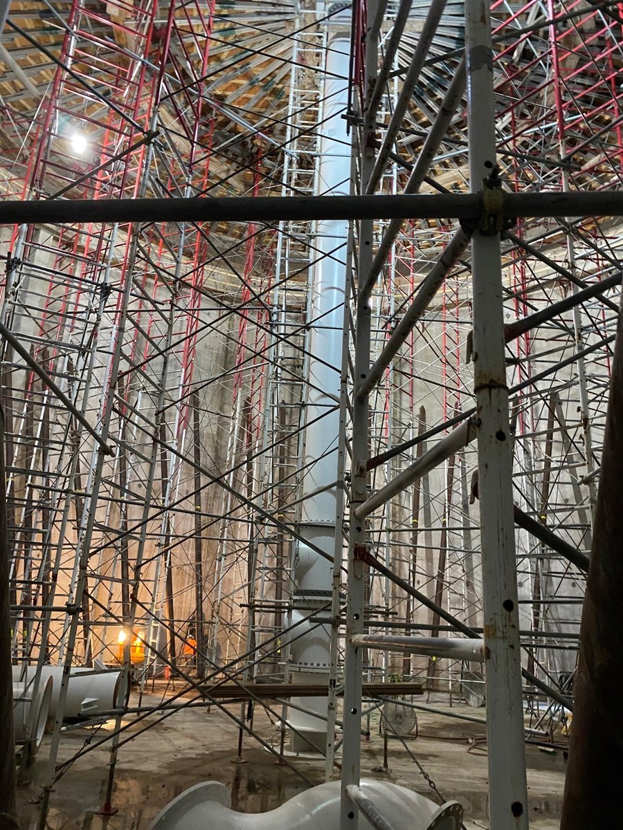 UofOCPFM's tweet photo. ๐ท from inside the Thermal Tank Project. This scaffolding is used to support the installation of the upper diffuser for water coming into the tank #UOCPFM #HowDucksWork #UO https://t.co/7lrzqmnplG