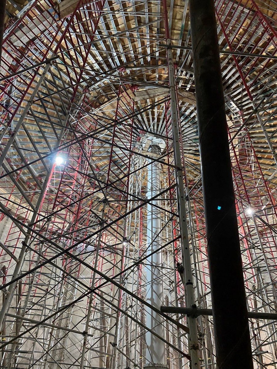 UofOCPFM's tweet photo. ๐ท from inside the Thermal Tank Project. This scaffolding is used to support the installation of the upper diffuser for water coming into the tank #UOCPFM #HowDucksWork #UO https://t.co/7lrzqmnplG