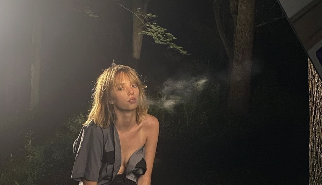hawkethinker's tweet photo. girls don’t want boys, they want maya hawke https://t.co/A4Wb2W1d4K