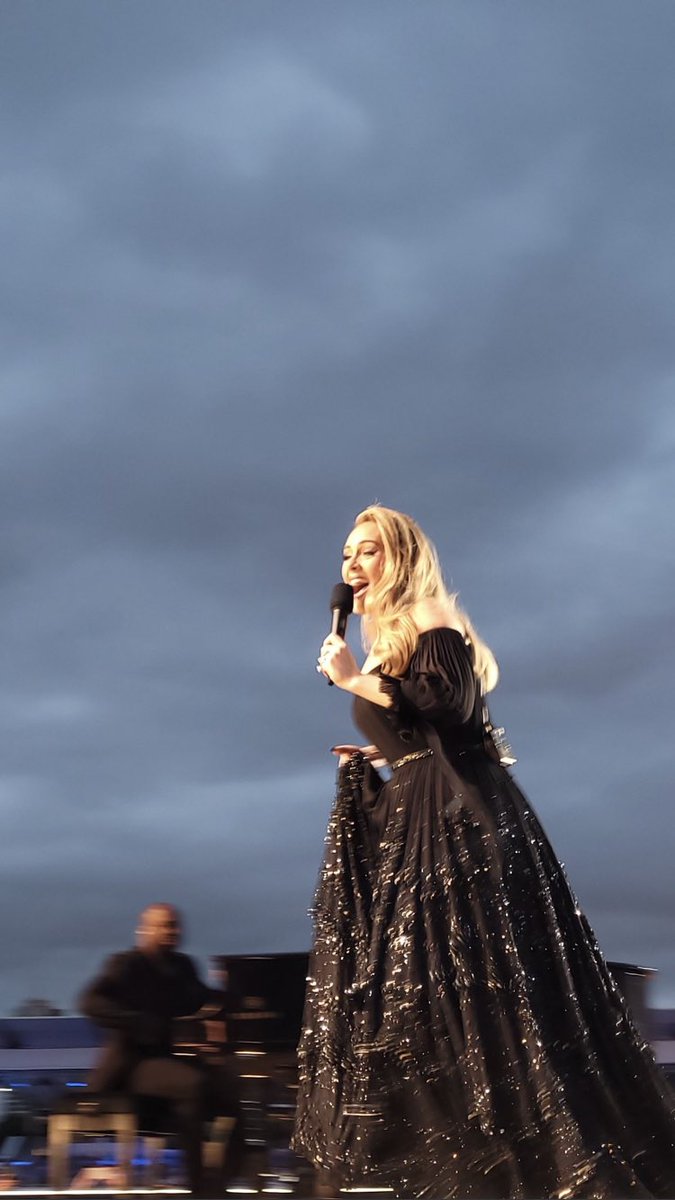 adelelover88's tweet image. nie odepnę tego tweeta aż do koncertu A♥️🥂🪐