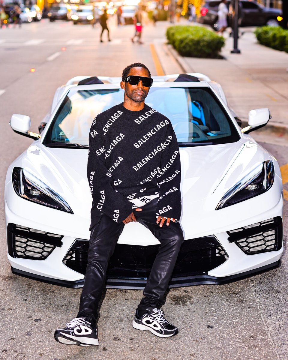 Fightgod_'s tweet photo. Balenciaga Papi Today #NewProfilePic https://t.co/H4UkhSKg1n