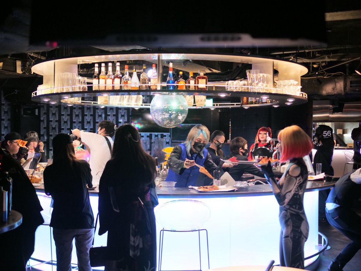 LaidoMetal's tweet photo. #electronicsHQ から1年経ちましたね。
私が本格的にCyberPunkというジャンルにハマった日、とても濃い一日だったのを今でもよく覚えてます。
またバーテンダーしたい👶🍼 https://t.co/l9uiLmgixL
