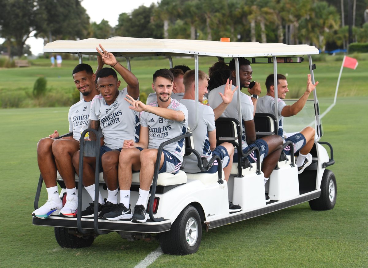 Arsenal's tweet photo. 🔥 𝗔𝗿𝗿𝗶𝘃𝗶𝗻𝗴 𝗶𝗻 𝘀𝘁𝘆𝗹𝗲 🔥

📍 Orlando Training Camp https://t.co/efNPHPfSqc