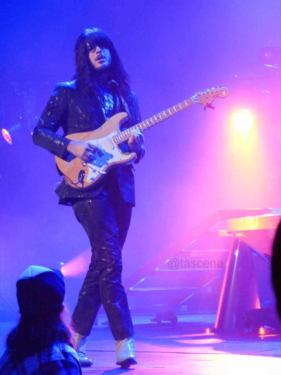 tascena's tweet photo. Khruangbin at Radio City Music Hall 2022 #Khruangbin #LauraLee #MarkSpeer #LauraLeezy #CasaSurrealTour https://t.co/ntZoA80TzY
