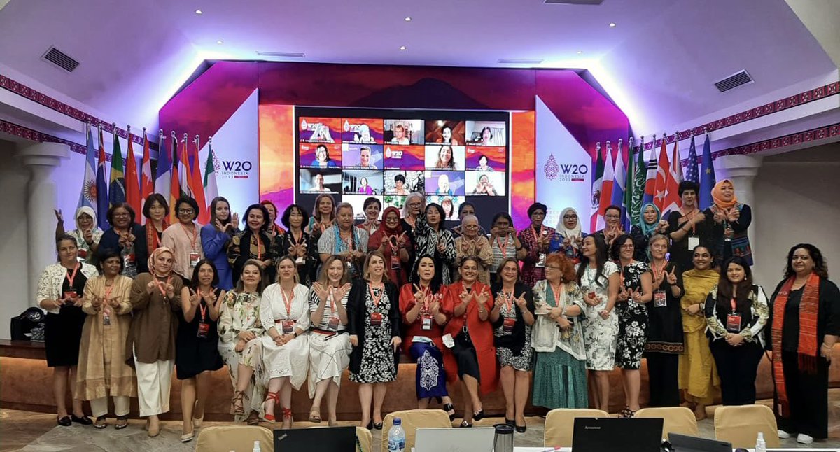 katiapetrini's tweet photo. @w20org has begun! https://t.co/XJE5wdD1Z8