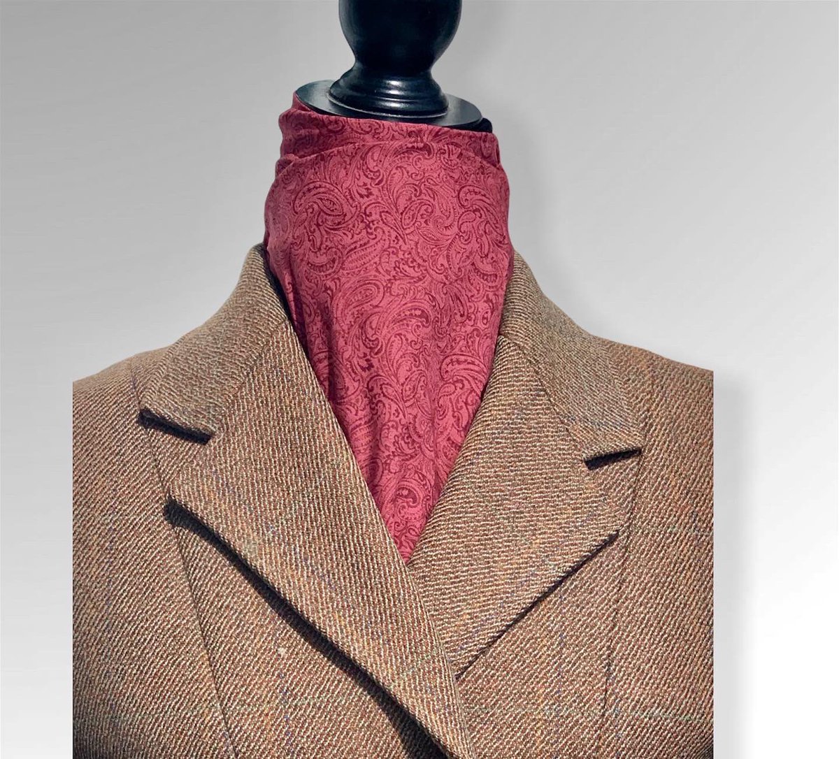 lorenaucoria's tweet photo. 4 Fold Paisley Burgundy Equestrian Stock tie https://t.co/4RrrX5UqPu