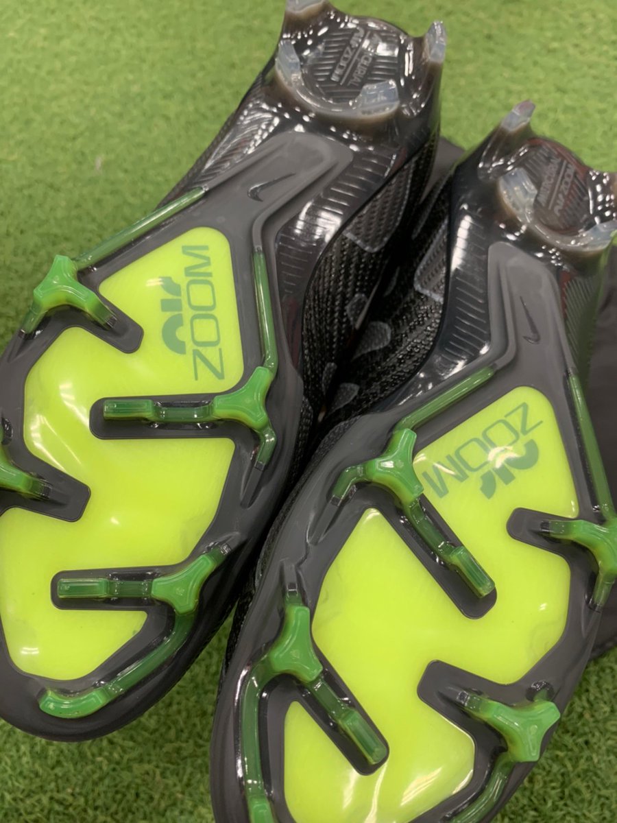 futaba_SW's tweet photo. @nikefootball
BLACK_ #SHADOWPACK
#マーキュリアル
#ZOOMVAPOR15
ズームユニットを搭載、
ワンプレートソール。スピードの追求。
今作より、エリートHGの生産✕
※PROモデルまで。
ファントムは遅延。後日紹介。
一部ティエンポシリーズは入荷。
お試しあれ。
#フタバサッカーワールド https://t.co/0WkkQyWCFO