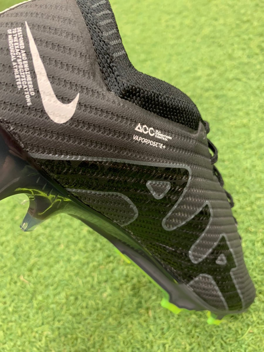 futaba_SW's tweet photo. @nikefootball
BLACK_ #SHADOWPACK
#マーキュリアル
#ZOOMVAPOR15
ズームユニットを搭載、
ワンプレートソール。スピードの追求。
今作より、エリートHGの生産✕
※PROモデルまで。
ファントムは遅延。後日紹介。
一部ティエンポシリーズは入荷。
お試しあれ。
#フタバサッカーワールド https://t.co/0WkkQyWCFO