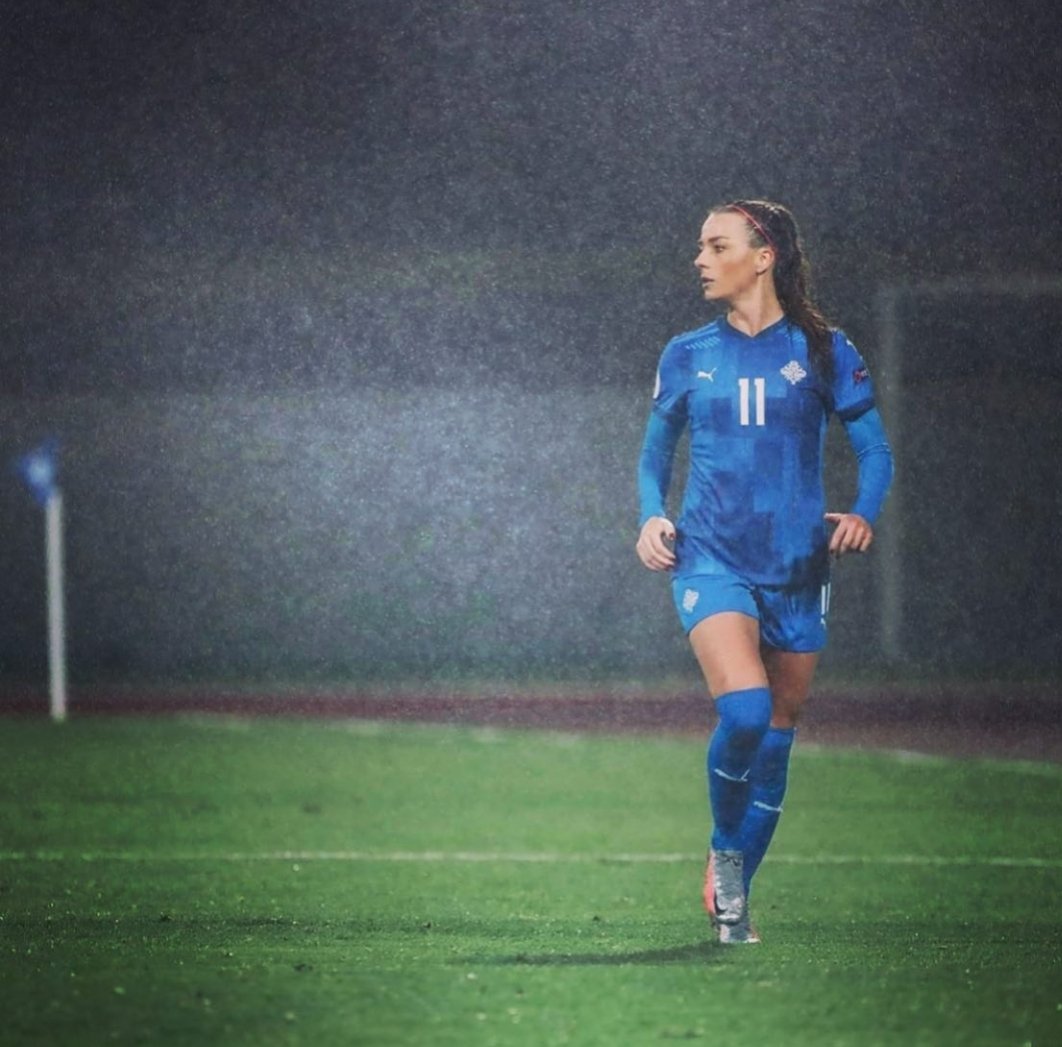 Goðsögnin í íslenskri knattspyrnusögu <a href="/HallberaGisla/">Hallbera Gisladottir</a> hefur nú ákveðið að ljúka afar farsælum ferli sínum. 431 Ksí leikir, 10 titlar.  131 landsleikir Svo voru um 100 leikir fyrir félög erlendis takk fyrir túkall. Takk fyrir okkur....... #emeuv #hallbera #fotboltinet