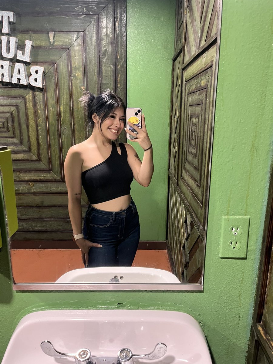 lornaae19's tweet photo. work tings 💚 https://t.co/jPnWdxlbpj