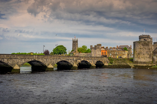 Photo4mecom's tweet photo. Well done to Mark on selling #ThomondBridge #Canvas of https://t.co/qYJiZCcDHv https://t.co/z9YjxfhCkC