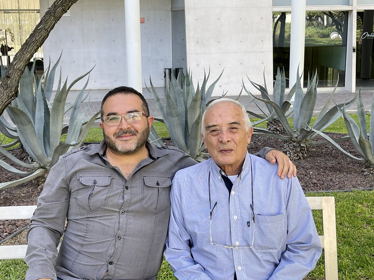MusicoVirreinal's tweet photo. Mi Papá cumple hoy 80 años…80, hazme el favor 🎂 #UnChingo de años. #Dios le de salud. Yo me conformo llegar completo a los 50 hahaha #FelicidadesPapá https://t.co/sbseX2UbM5