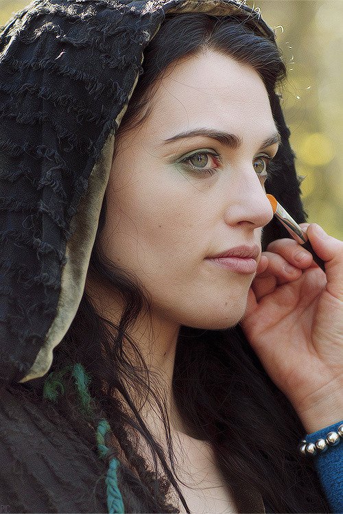 Hourly Lucy Westenra (Katie Mcgrath) fan account tweet media