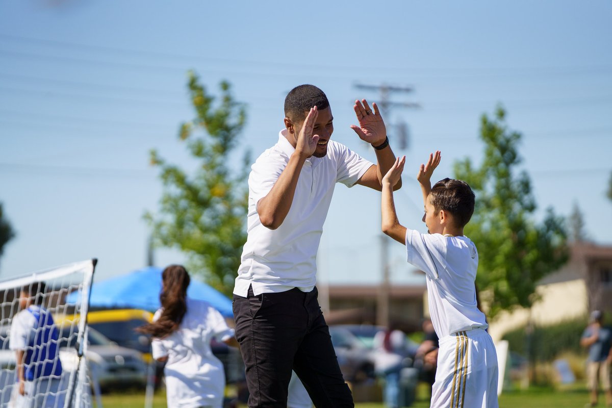 UOPacific's tweet photo. "A brighter future on and off the field — starts with good health." @AbbottNews, @realmadriden and @ElConcilioCA came together on Saturday to host a #soccer clinic on our #Stockton Campus to inspire future generations through #healthyhabits. #TeamUpForKids #⚽️ https://t.co/H95NjSVrzU