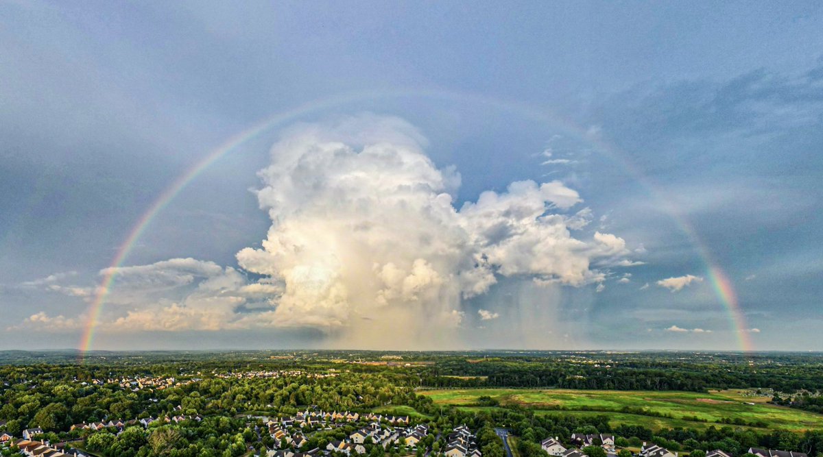 This is probably one of the most epic shots I’ve taken with the drone. A full rainbow going over a strong isolated thunderstorm moving through the Warminster area this evening 🌈