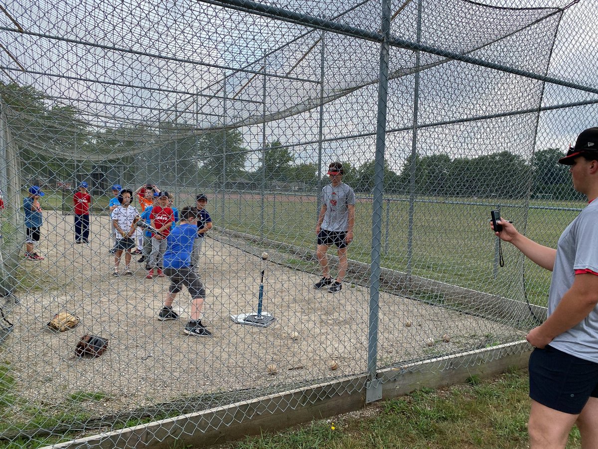 UncleJacksBase1's tweet photo. What a great first day at our camp in Leamington!  We had a blast - and wow, these @leamingtonball Lakers can play! https://t.co/cxoNANSocX