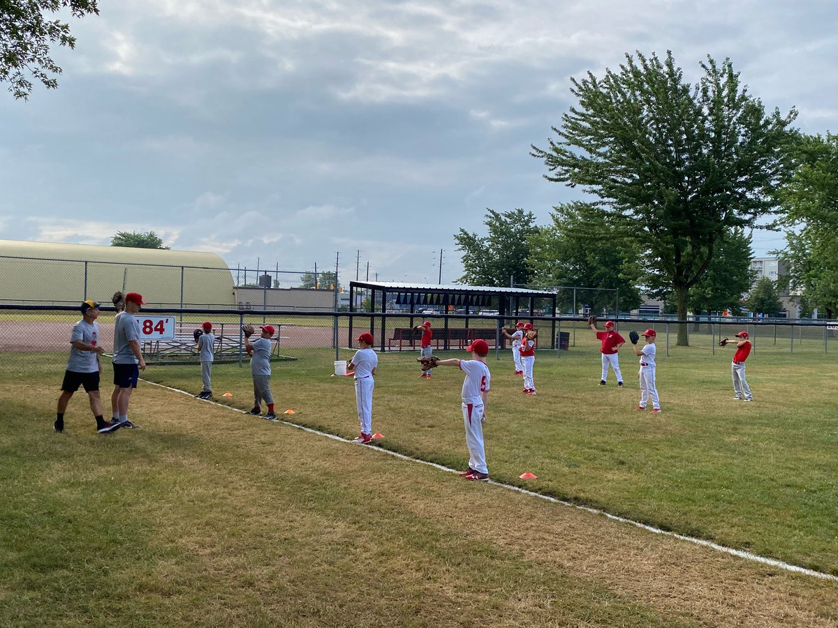 UncleJacksBase1's tweet photo. What a great first day at our camp in Leamington!  We had a blast - and wow, these @leamingtonball Lakers can play! https://t.co/cxoNANSocX