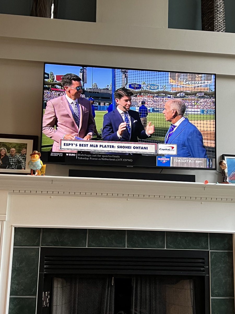 katiesilcott's tweet photo. So proud of @JeffPassan ❤️👏🏻 https://t.co/xUcLLjsGbB