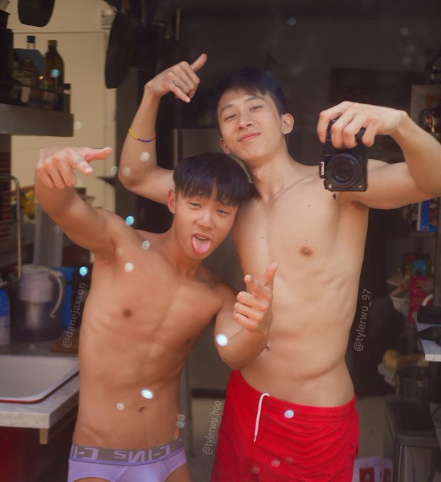 Boys' love 💕👬 https://t.co/AkrdASkJuk