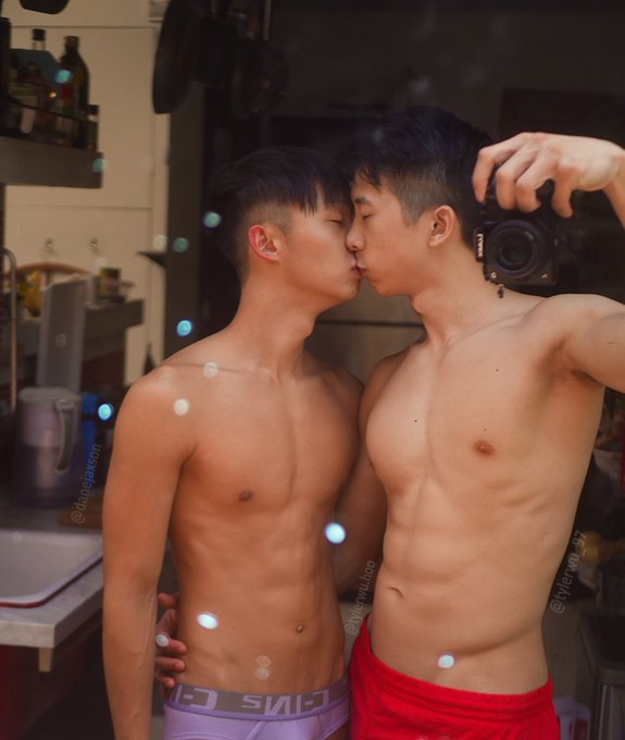 Boys' love 💕👬 https://t.co/AkrdASkJuk