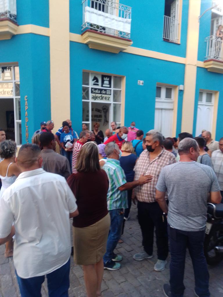 IsnaldoQuesada's tweet photo. Autoridades de la provincia chequean el avance de las tareas, en saludo al 26 de Julio. #MatancerosEnVictoria 
#SiempreEn26 
#EmconsMatanzas https://t.co/mMNOIpvryt