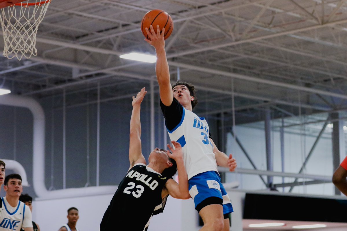 ONEBasketballOR's tweet photo. Some action shots from the James Johnson Classic 📸 https://t.co/InD2jERB68