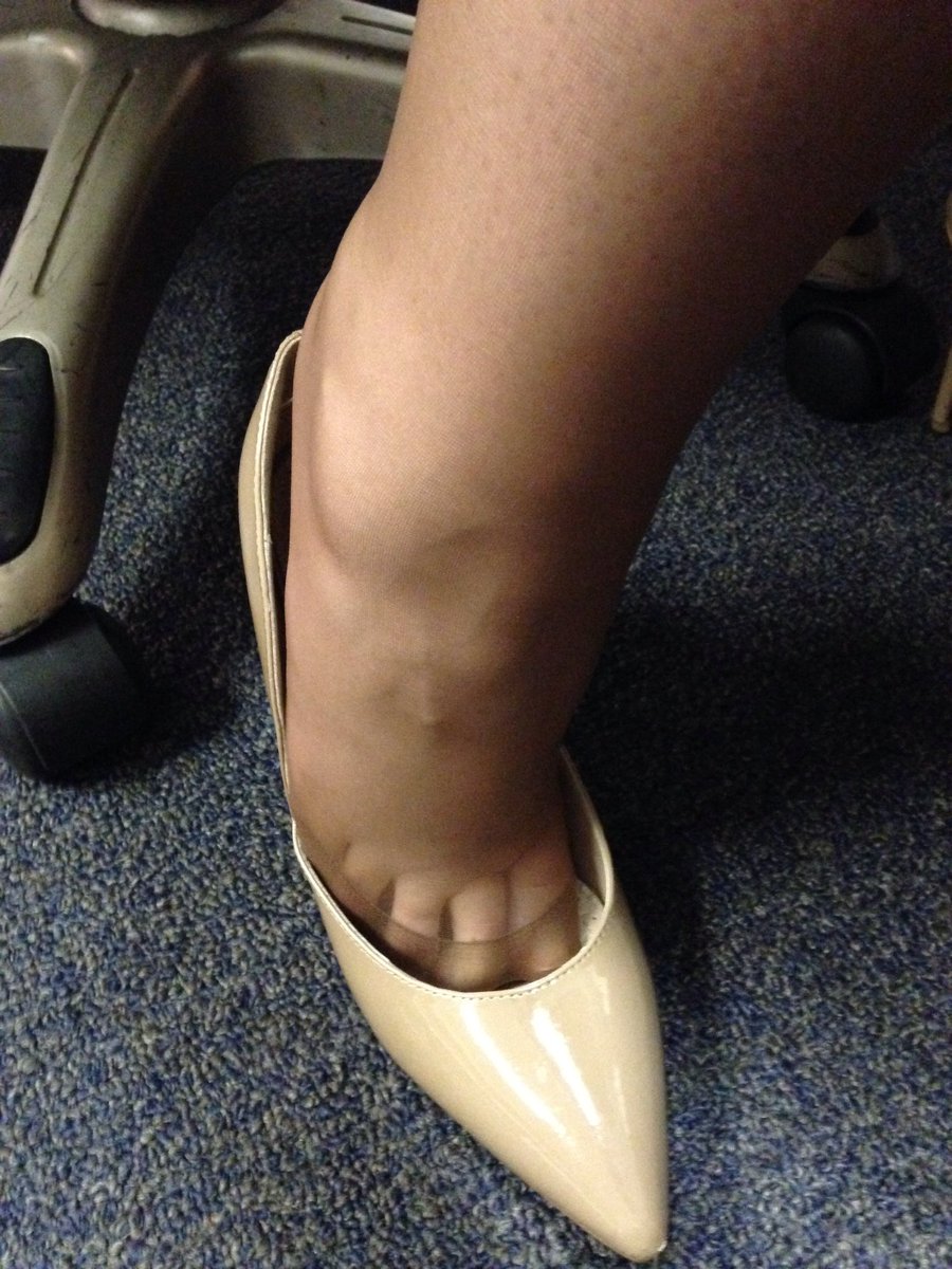 EllasHosiery's tweet photo. Anyone willing to donate toward a great cause (keep Ella in hose) my venmo is attached. #pantyhosefetish #pantyhosenation #pantyhoseaddict #PantyhoseFriends #pantyhosesupporter #nylonfeets #footfetish #nylonqueen #nylonstockings #NylonGoddess #nylonencasement https://t.co/nKGr7kj6ZU