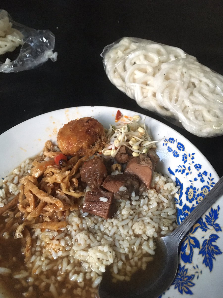 mencoba ngelist kembali makanan dengan harga yang tidak masuk di akal tetapi membuat orang hidup
rawon ini harganya cuma 5000