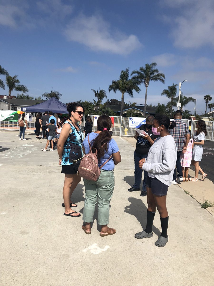 centralSBUSD's tweet photo. Central Team engaged in our 3 in 3 activity ! Thank you Central PTA for your support ! @SBUSD_EdLeader @Supt_SBUSD @centralSBUSD @GabrielaDeLaT18 #OneTeamOneBoatOneRow https://t.co/BaGon6LZsM