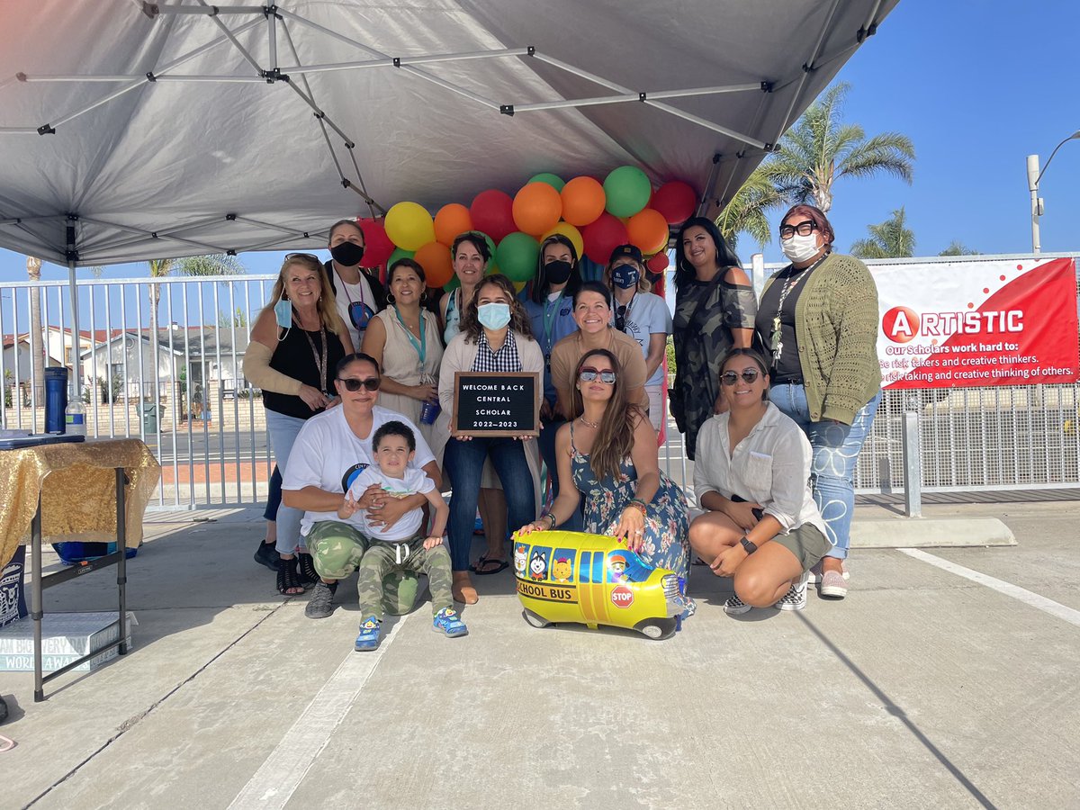 centralSBUSD's tweet photo. Central Team engaged in our 3 in 3 activity ! Thank you Central PTA for your support ! @SBUSD_EdLeader @Supt_SBUSD @centralSBUSD @GabrielaDeLaT18 #OneTeamOneBoatOneRow https://t.co/BaGon6LZsM