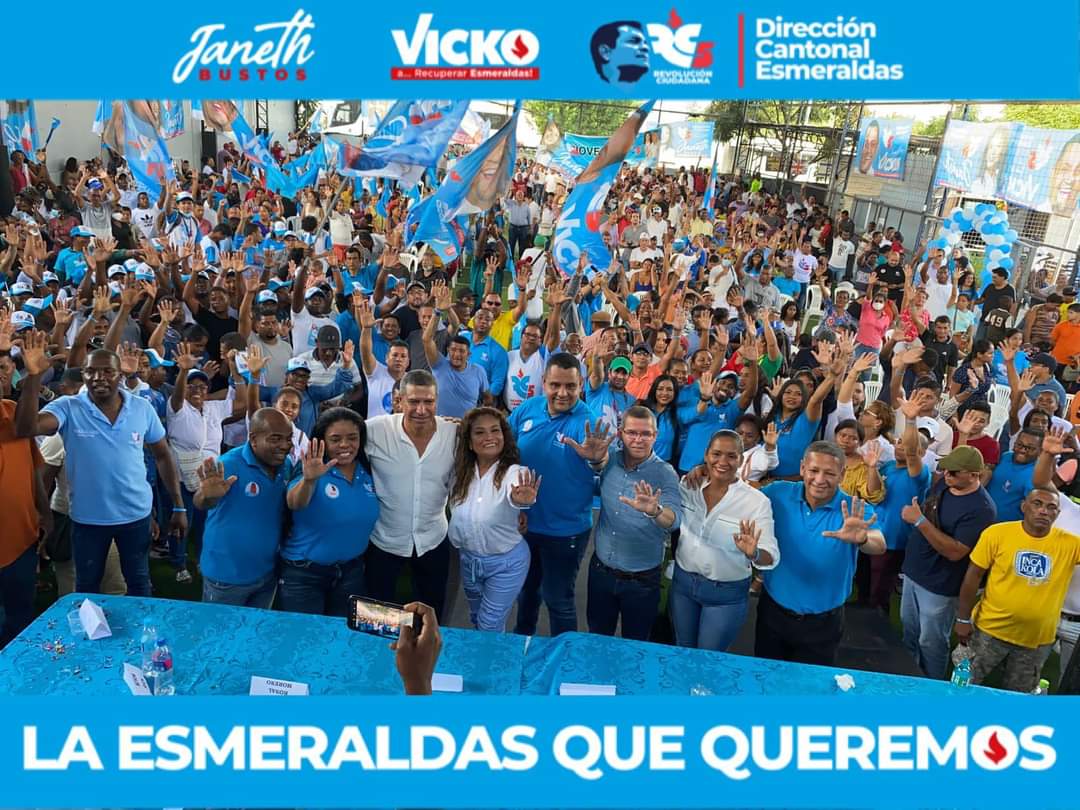 JennyZa01's tweet photo. El día de hoy quedó más que demostrado que la #RevolucionCiudadana  está latente en muchos corazones, agradecer a los líderes #janethbustos #VickoVillacís   por el execelente trabajo realizado, vamos a recuperar Esmeraldas
#Laesmeraldasquequeremos 
#RafaelCorrea 
#RC5 https://t.co/FzTY9lY2NI