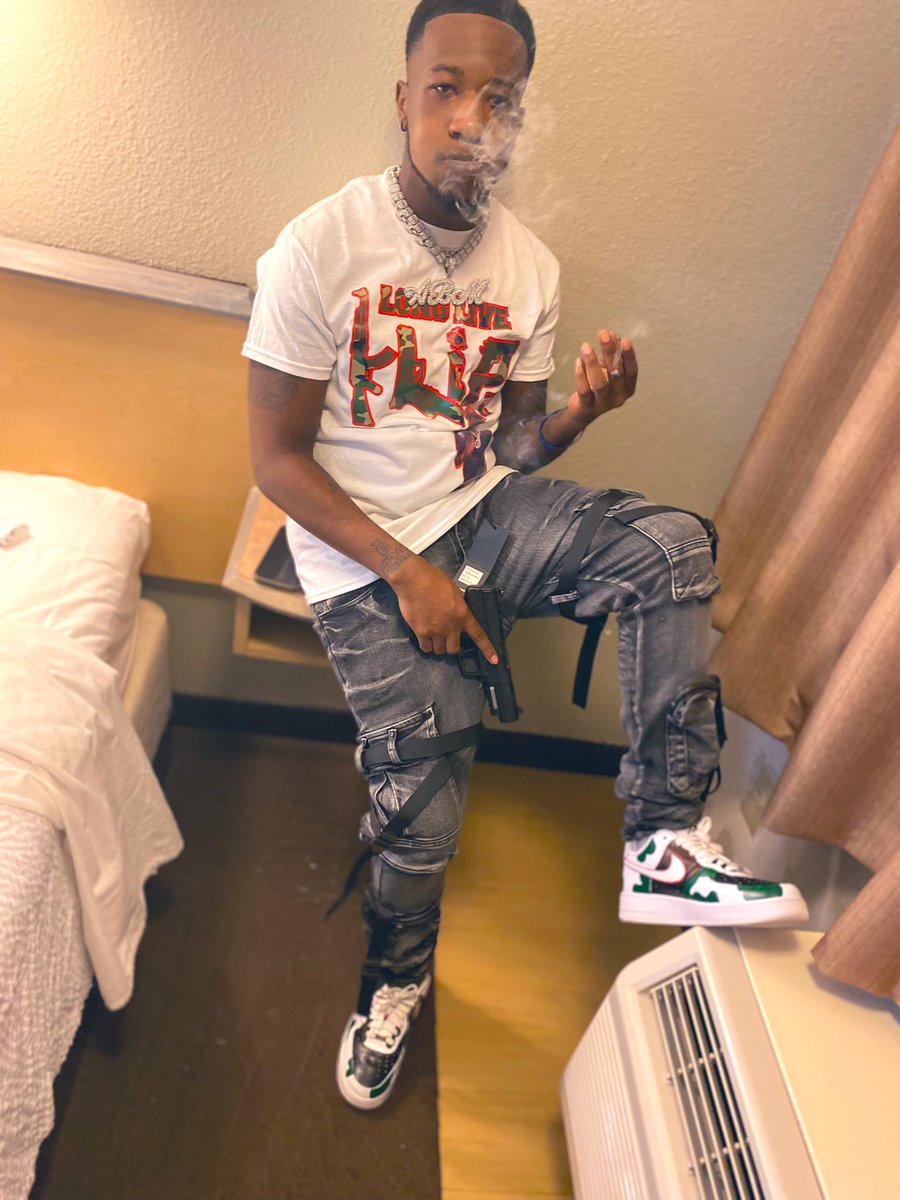 abm_bang's tweet photo. “Forever purging in my city❗️🌪 I done laid down so much law😅🩸✍🏽”
#BIGABM🧠💰
#LongLiveMyDay1s❗️🕊
#BangBiz✅ https://t.co/KMOn6QixNS