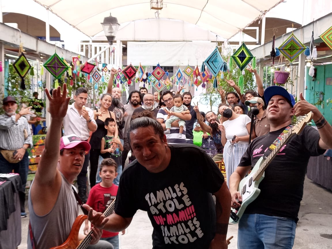 uhmamiband's tweet photo. Hoy en nuestro #FelizLunes después de un fin de semana lleno rock #ElaborarteManosLibres #Querétaro #Queretarock #ParquwTematicoCananea #Iztapalapa https://t.co/E4ghWV0u1m