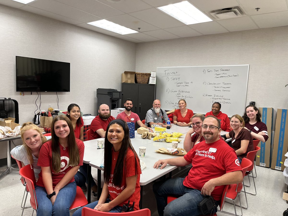 1841 team leader lunch! Missed you ovn tl Lexi! #worksomewhereyoulove <a href="/Kdyke13/">Kristen Dyke</a> <a href="/Adam3_D170/">Adam johnson</a> #d170 #g190