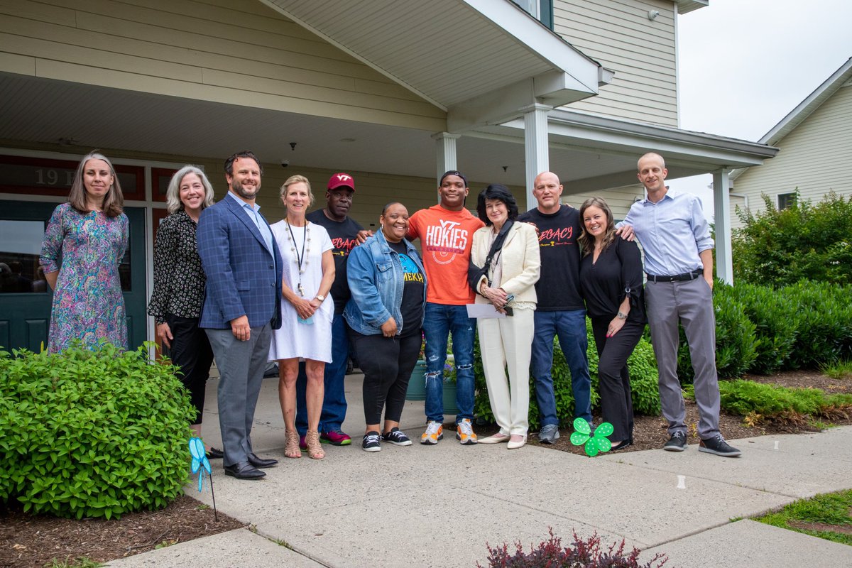 eaguigui65's tweet photo. Posting bc Mekhi Lewis won't post it himself, but this is a recap from his visit to the Center of Greater Expectations last month posted by CGE. Worth a read of what was behind Khi's donation.

Bts video coming. Making an impact, changing lives. #utproism #Hokies #ThePeoplesChamp https://t.co/lDRGRYs2wM