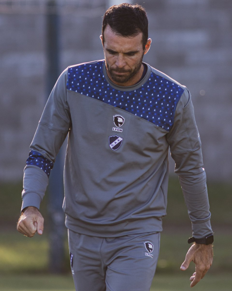 COMUNICADO - Manuel Fernández dejó de ser el DT

Le agradecemos a él y todo su cuerpo técnico el profesionalismo y la dedicación en el trabajo realizado.

Este martes, el equipo volverá a los entrenamientos de la mano de Osvaldo Nartallo, Ezequiel Ceballos y Federico García (PF)