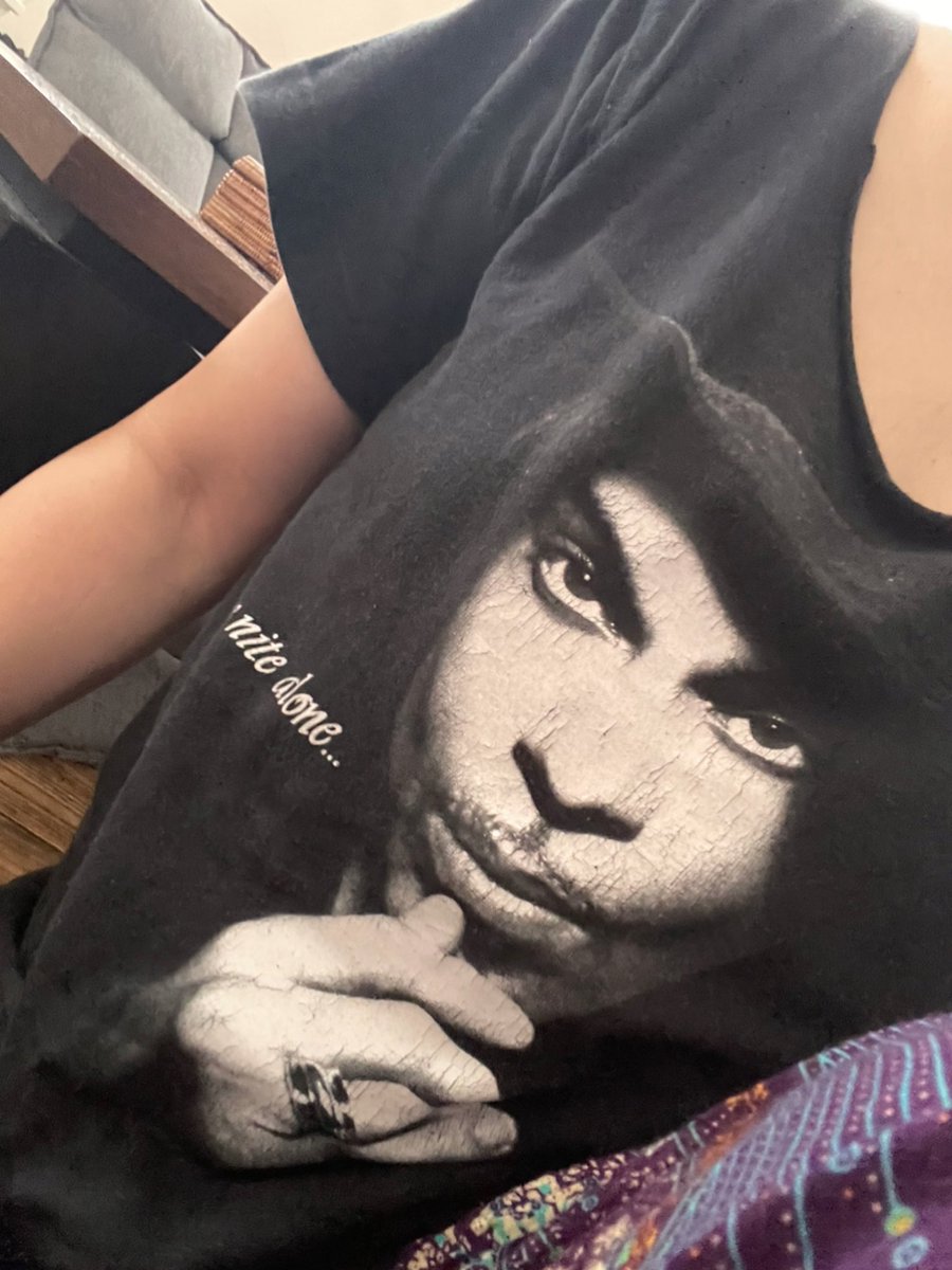 forever19580607's tweet photo. なかなかの味わいになってきたツアーT😎
今日もおはようPrince♪
#prince
#onenitealone https://t.co/tacWAUFet0