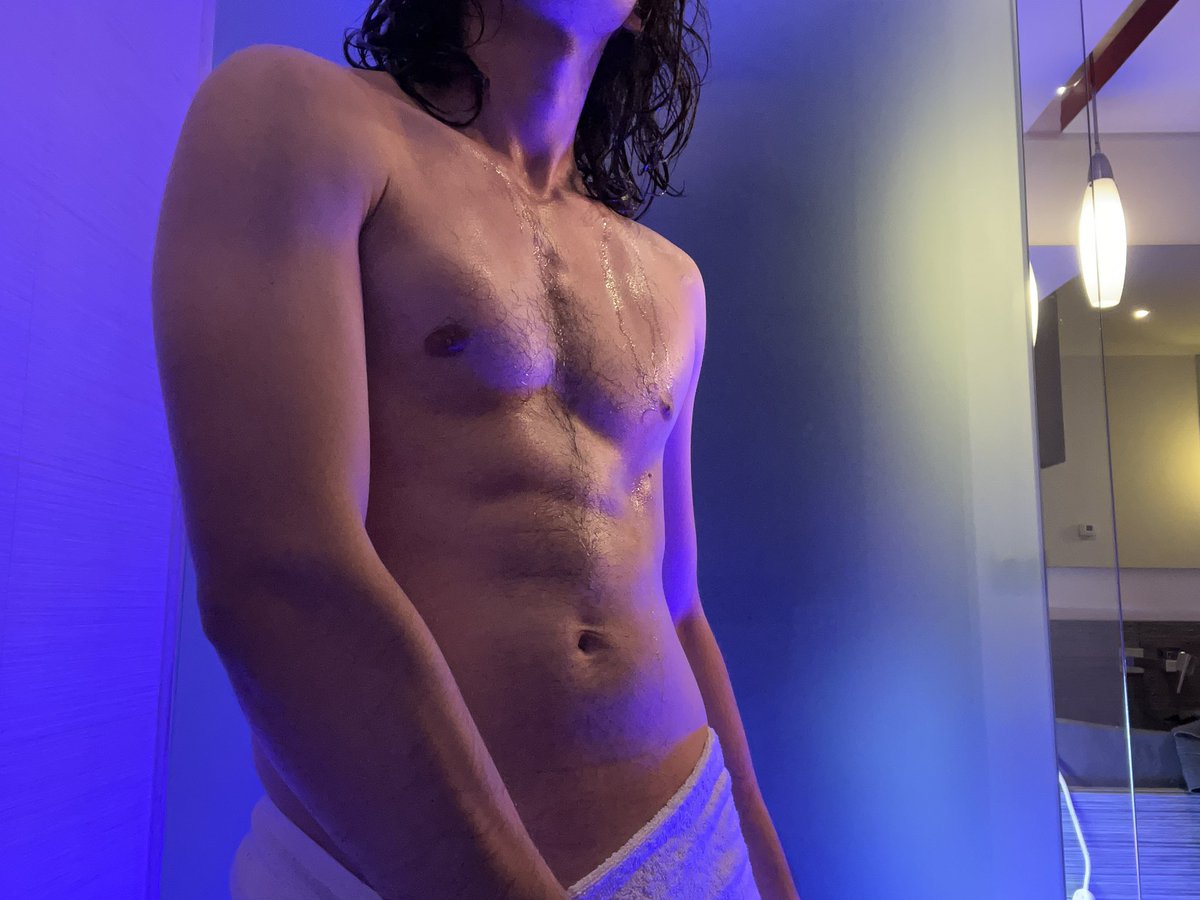 Ven deja te quito el calor 🥵… sin agua 😈 

Checa mi only 
onlyfans.com/mr.rico

#hot #onlyfans #sexy