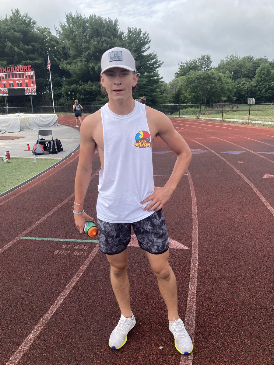linganorefb's tweet photo. Monday mile winners 2day: junior LB Cam Scarborough and freshman Jaden P #Winners #5:31/5:59 https://t.co/ortyjujTkG