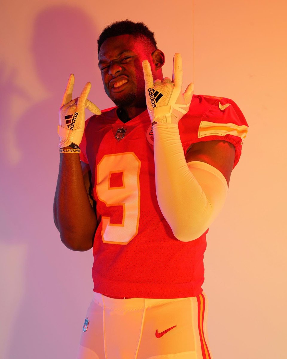 TeamJuJu's tweet photo. Cannot wait for this season! ๐ฅ #ChiefsKingdom itโs almost time! ๐ https://t.co/OTx1LvCVnG