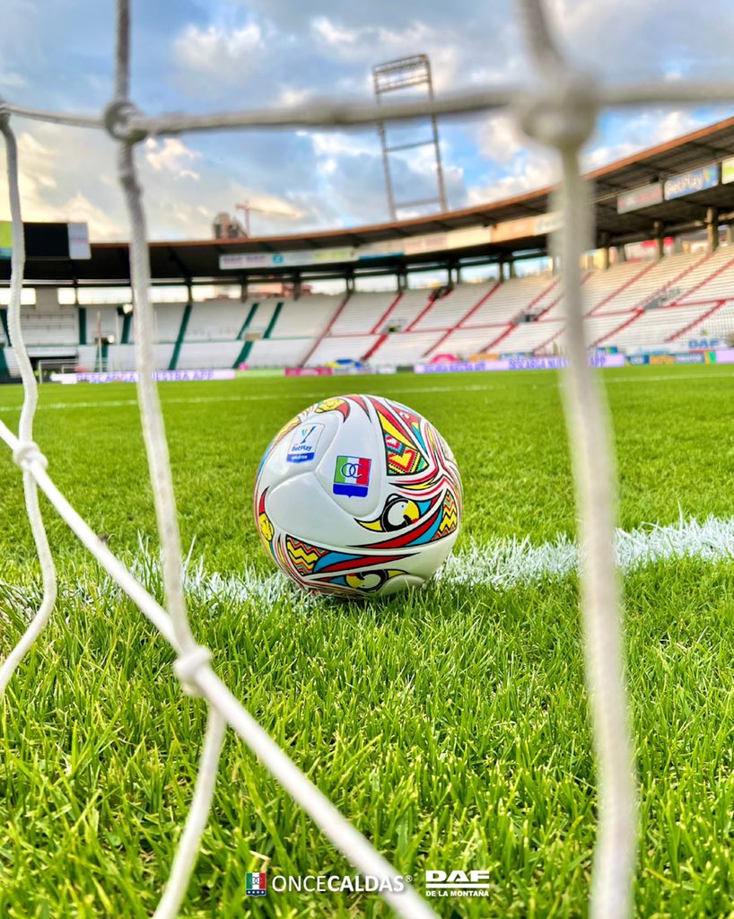 oncecaldas's tweet photo. ⚽ ¡Inicia el partido en Palogrande! 🏟️ #VamosOnce 💚🤍❤️ https://t.co/QvU00gM3nk