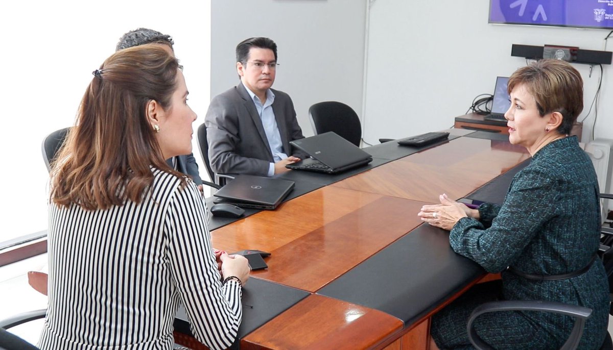 Marcamos la ruta con la Federación Nacional de Azucareros <a href="/fenazucar_ec/">FENAZÚCAR</a> y su presidenta Laura Zurita. Llegaremos con proyectos de conectividad a escuelas y centros de salud de áreas de influencia de Ingenios Azucareros. ¡Más responsabilidad social, desarrollo y tecnificación!