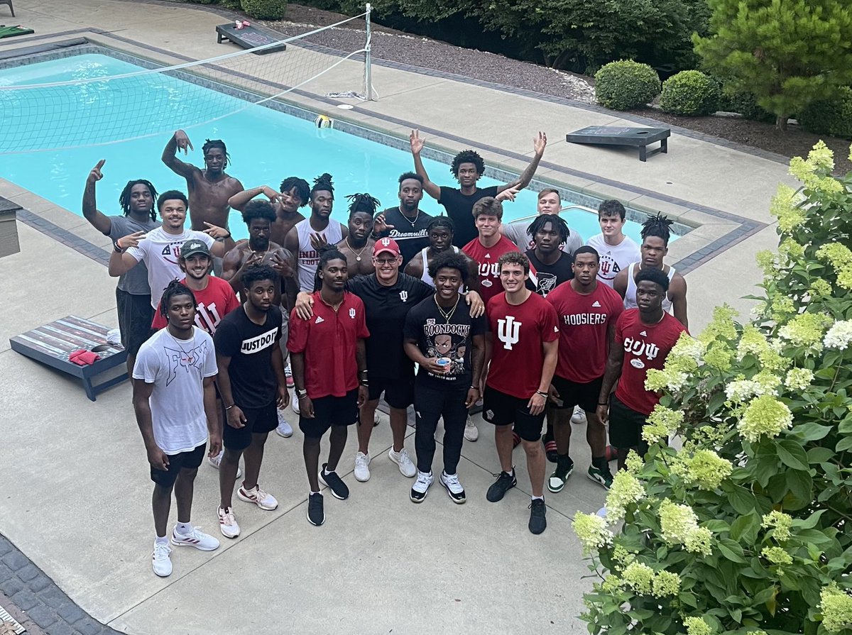 Another Awesome Night with our players!!! The DB’s had a great time displaying their Basketball skills….well, sort of!! #LEO #BUILD