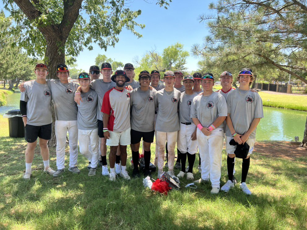 garrett_salada's tweet photo. thanks for another great year blacksox baseball 2022 @SoxBaseball1976 https://t.co/P0ysVoKIMD