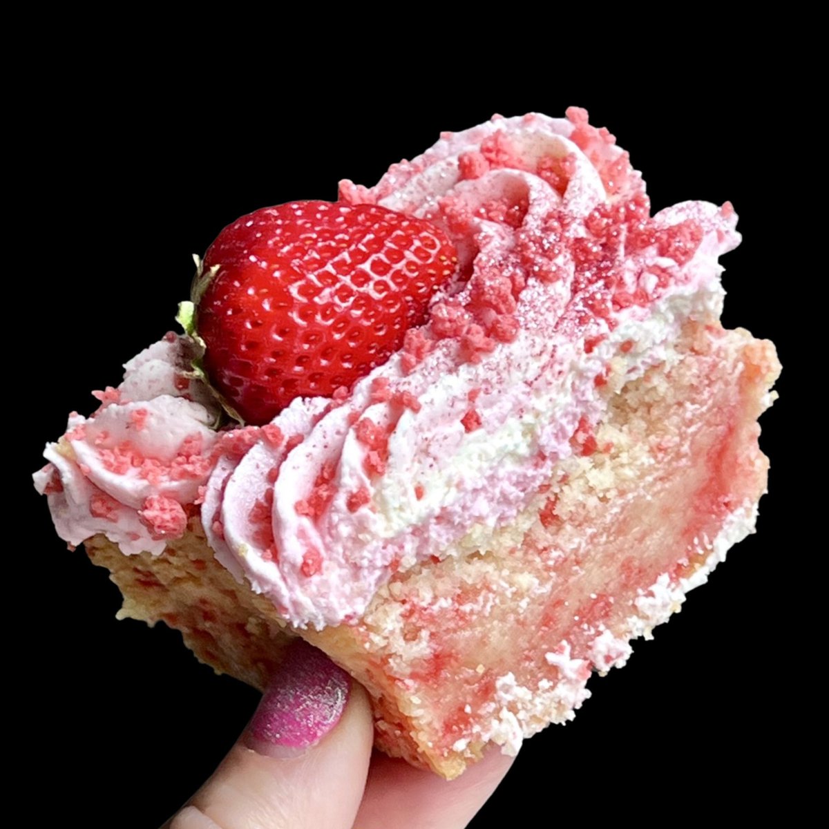 Shortbreadsoc's tweet image. Inspired by our love of Strawberry Crunch Ice Cream bars, this new shortbread is the perfect sweet summer treat for Strawberry Lovers!

#shortbread #shortbreadcpokies #shortbreadsociety #strawberry