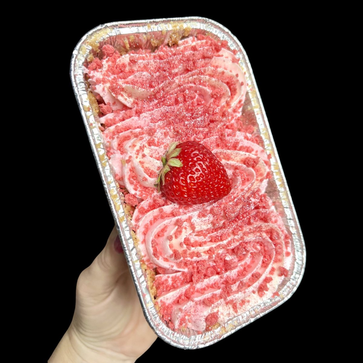 Shortbreadsoc's tweet image. Inspired by our love of Strawberry Crunch Ice Cream bars, this new shortbread is the perfect sweet summer treat for Strawberry Lovers!

#shortbread #shortbreadcpokies #shortbreadsociety #strawberry