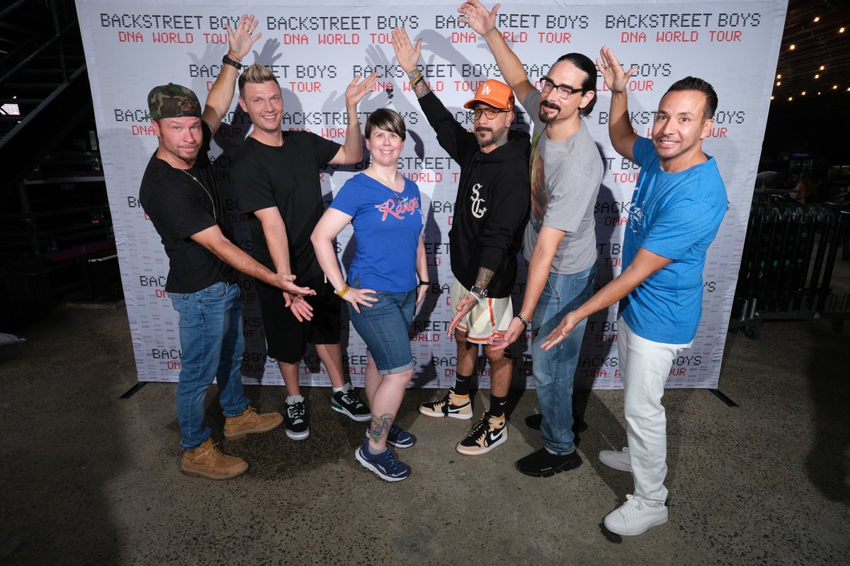BSBnSPNFan's tweet photo. July 2022 vs feb 2019 down 85 lbs. that pic was my inspiration to get in shape and the @backstreetboys were impressed! @nickcarter @brian_littrell @aj_mclean @kevinrichardson @howied #FollowBckPlease #FanSince95 https://t.co/M8Cns4GHQT